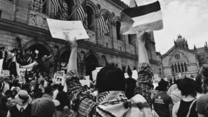 ফিলিস্তিনের উপর জায়নবাদী ইজরায়েলি হামলার সমর্থনে দাঁড়িয়ে কি দক্ষিণ গোলার্ধে নিজের কবর খুঁড়েছে পশ্চিমারা?